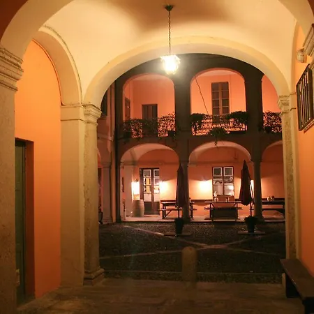 Archi E Colonne بيت ضيافة فيربانيا