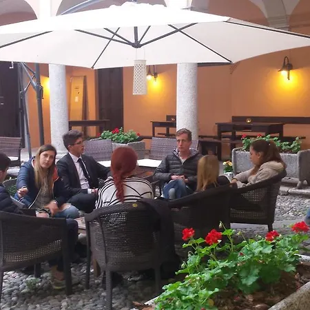 Archi E Colonne بيت ضيافة فيربانيا